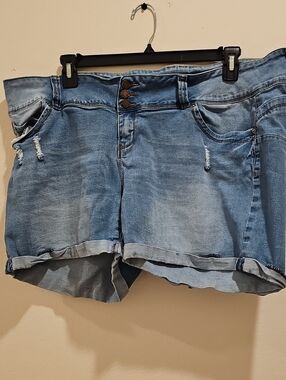 Women's Light Blue Washed Denim Roll-Cuff Jean Shorts